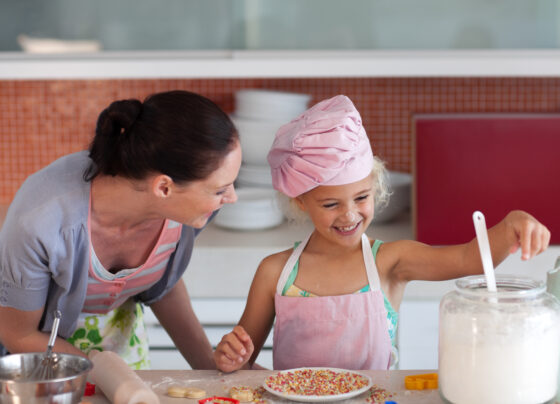 Cozinhar com as crianças nas férias escolares é criar memórias